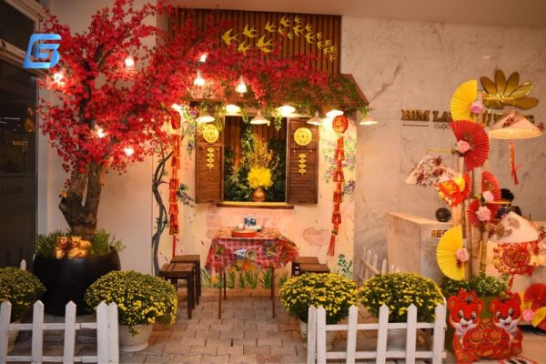 Trang trí với dây pháo đỏ